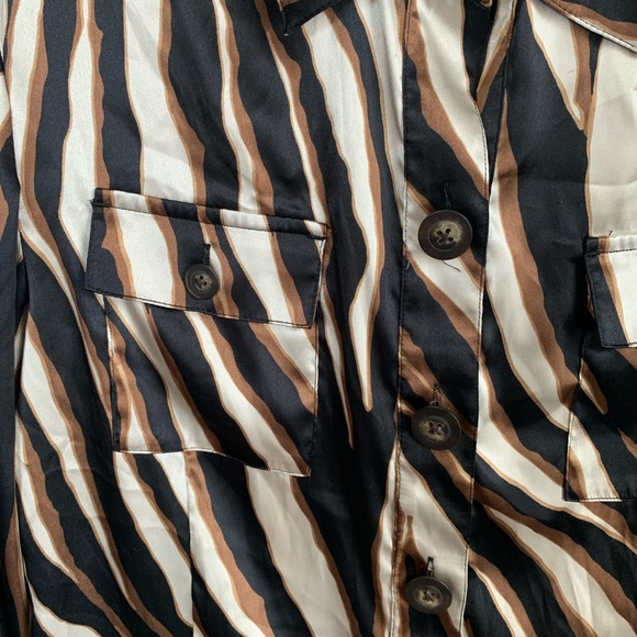 Chico’s Animal Print Silky Button Down Blouse Womens S - Picture 3 of 9